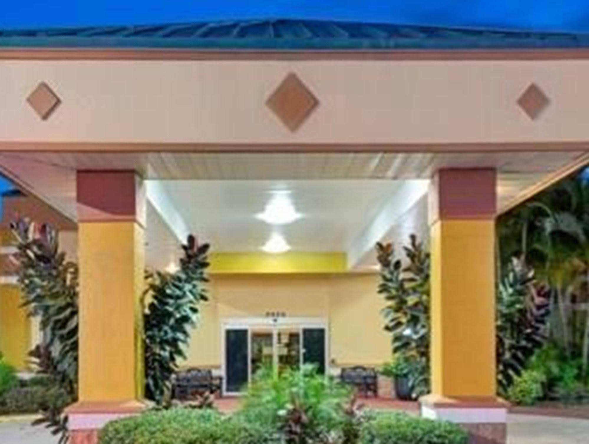 Garnet Inn & Suites Orlando Exterior foto