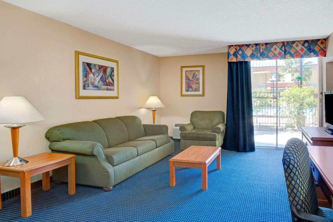 Garnet Inn & Suites Orlando Exterior foto
